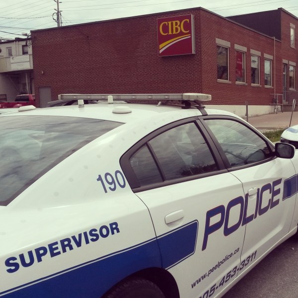 Peel Police are investigating after an attempted bank robbery on Clarkson Rd. N. on Saturday, May 21, 2016. (Photo: Kelly Roche/QEW South Post)