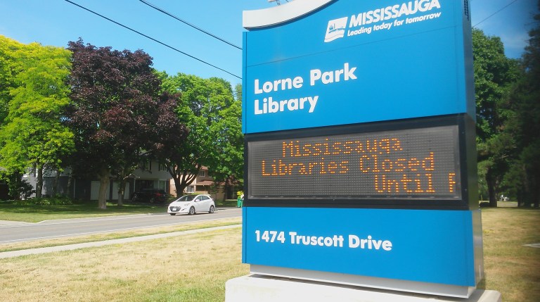 City libraries in Mississauga closed July 4, 2016, as a strike by library employees begins. Branches affected include Lorne Park on Truscott Dr. (Photo: Kelly Roche/QEW South Post)