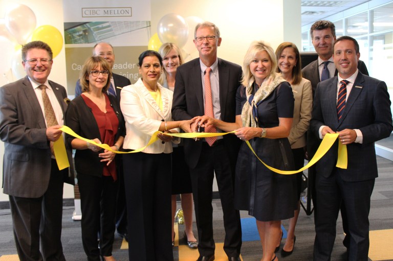 A ribbon-cutting ceremony took place during CIBC Mellon's opening at its new Mississauga location at 55 Standish Court. (CNW Group/CIBC Mellon)