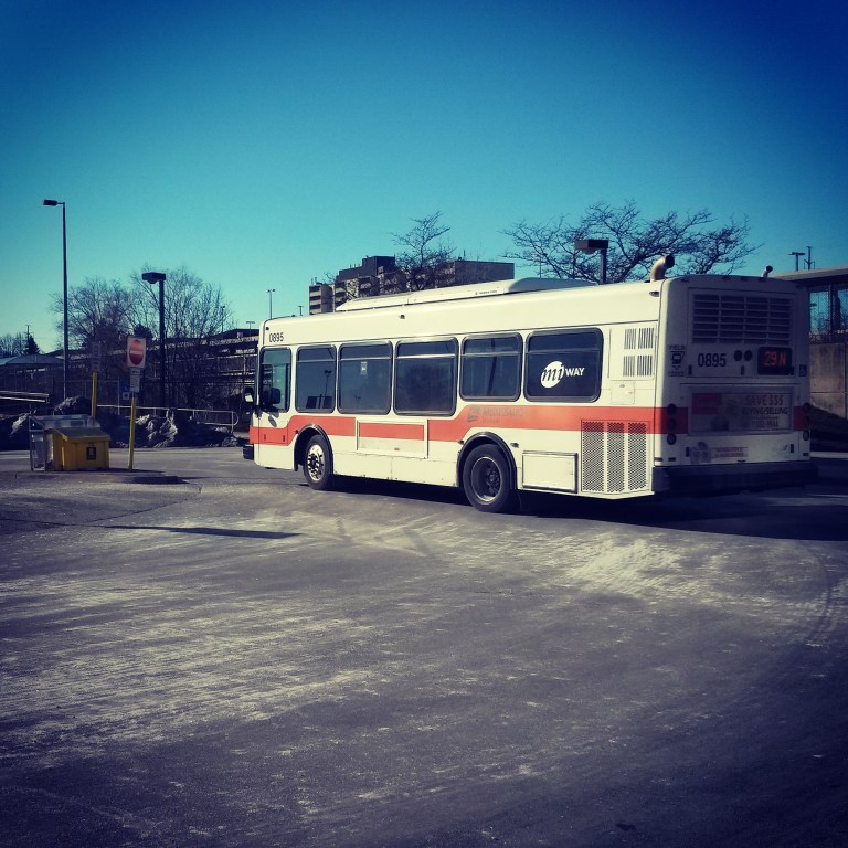 2017-01-01-miway-bus-at-clarkson-go-station