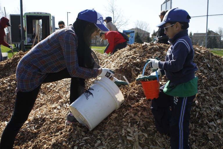 CITY EarthDay2016-photowaivers13